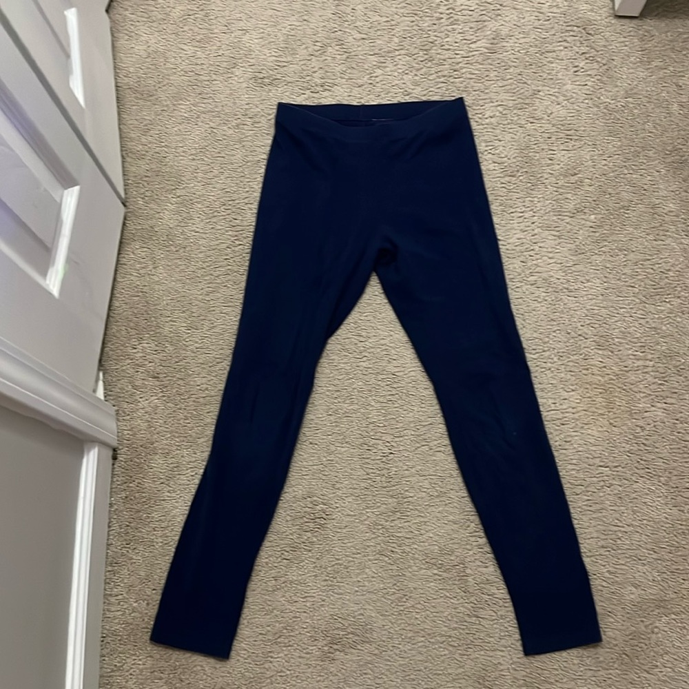 I am selling these leggings 🤍